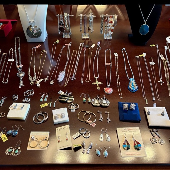 Vintage 2 Modern jewelry lot~ 2 LB Monet Trifari KJL Kendra Scott Plunder - Picture 4 of 11